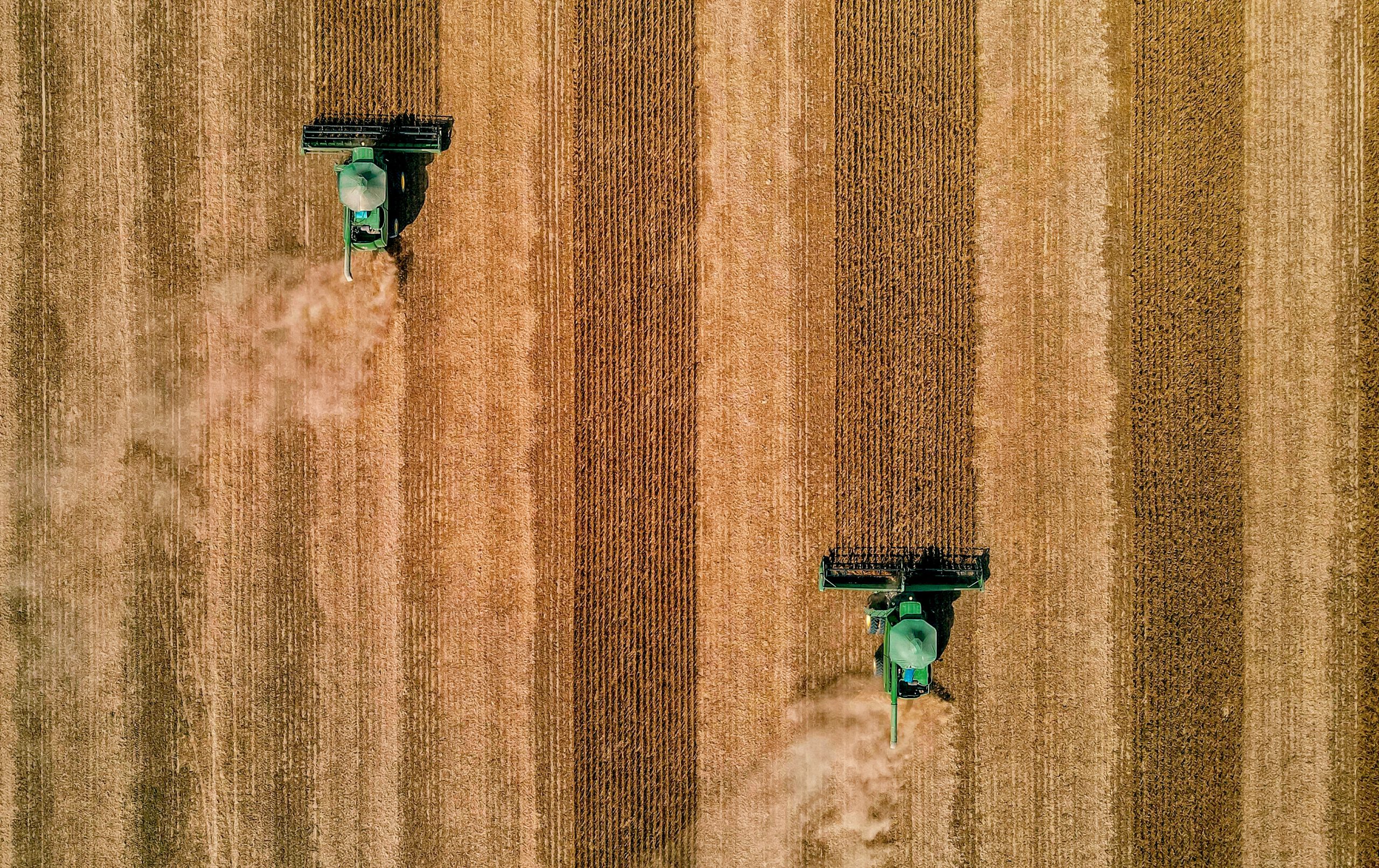 Seguro rural e proteção para agronegócio Vista aérea de colheita agrícola - Seguro para agronegócio A2TM